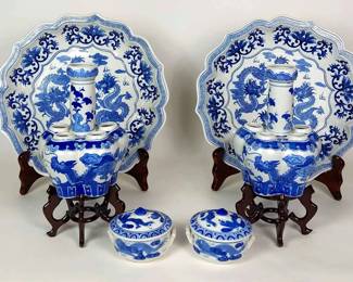 Chinese Crocus Vase Set Bombay Dragons In Blue And White