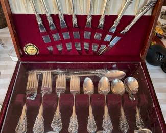Wallace Grand Baroque Pattern Sterling Silver Flatware (41pc - 1979gms / 10 knives)