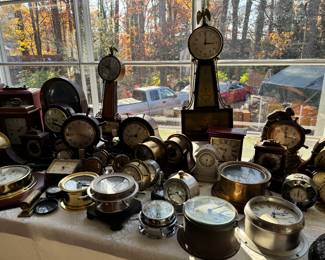 Huge Collection of Vintage & Antique Wall & Mantle Clocks