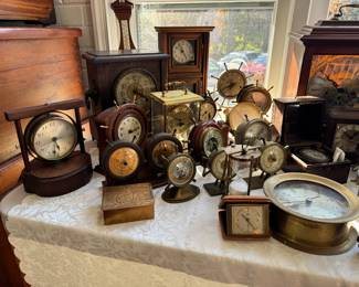 Huge Collection of Vintage & Antique Wall & Mantle Clocks
