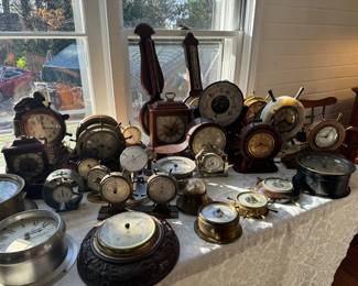 Huge Collection of Vintage & Antique Wall & Mantle Clocks