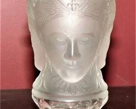 Lot 028   10 Bid(s)
VTG 3 Faces glass sugar shaker muffineer