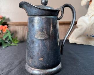 The Greenbrier International Silver 20 oz silverplated insulated coffee carafe 