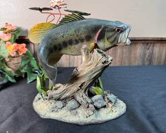 Danbury Mint Backwater Bass figurine by George Kruth 9"H
