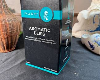 Pure aromatic bliss diffuser & humidifier (10 oz capacity) new