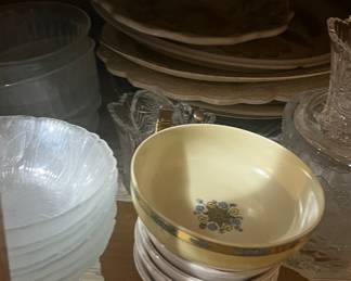 Miscellaneous dishware