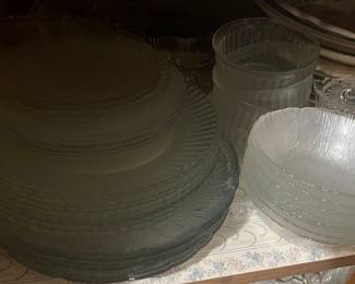 Glass dinnerware 