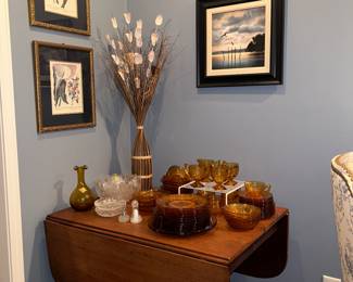 Drop leaf table with one leaf/nice artwork