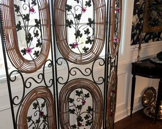 Large folding screen