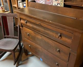 Antique chest of drawers