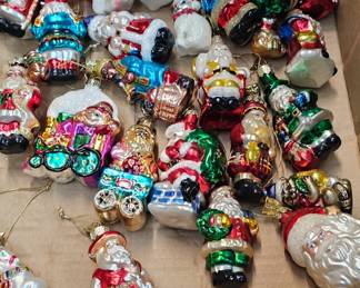 LOT OF CHRISTMAS DECOR ORNAMENTS