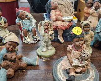 FIGURINES / DECOR
