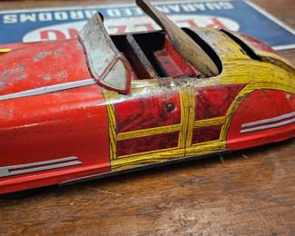 VINTAGE METAL CAR TOY
