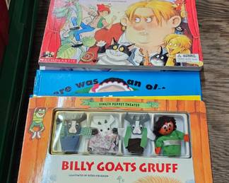 LOT OF CHILDREN'S BOOKS