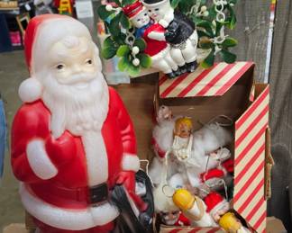 LOT OF CHRISTMAS DECOR