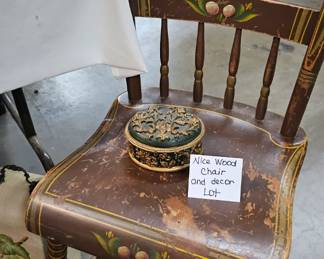 CHAIR AND DECOR LOT