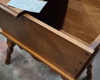 END TABLE / NIGHTSTAND