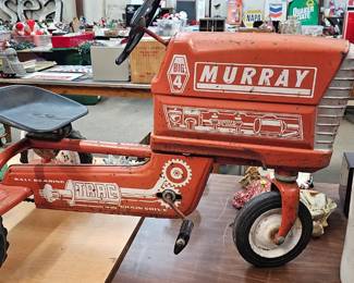 VINTAGE MURRAY PEDAL TRACTOR TOY