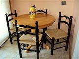 Amish-made kitchen dinette--adorable!