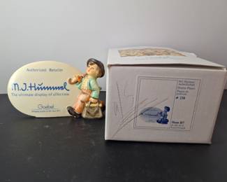 Goebel Hummel "Authorized Retailer Display Plaque Sign" Figurine - with box No. 187