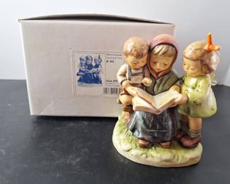 Vintage 1992 First Issue Goebel Hummel #458 "Storybook Time" Figurine