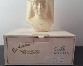 Vintage M.I HUMMEL "Sister Nun" Bust Catholic White Porcelain Krobek 1967 Figurine in Box