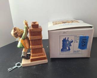 1991 Goebal Hummel No 118 "Little Thrifty Coin Bank"