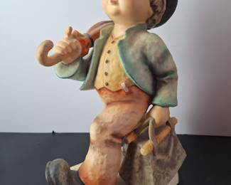 1972 "MERRY WANDERER" GOEBEL M.I. HUMMEL FIGURINE 10 Inch 7/II