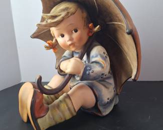 8" Vintage Hummel Porcelain Figurine: Umbrella Girl #152/0 B Signed W. Goebel