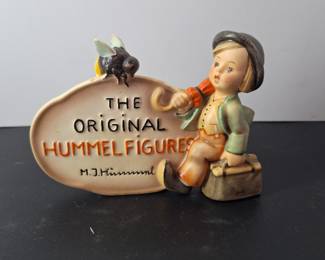 Hummel figurine Hum 187 "M.I. Hummel Dealer's Plaque (in English)