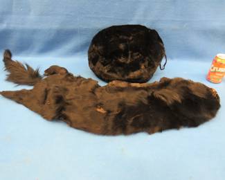 Lot 71. Vintage handwarmer and a stole