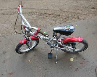Lot 413. 9" Childs Schwinn Duro bike