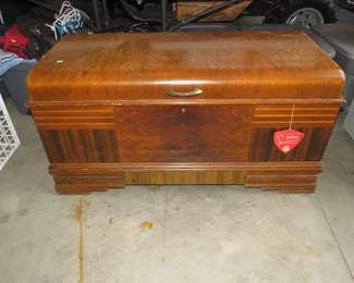 Lot 457. Roos Sweetheart cedar chest, 43"x22"x18"