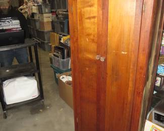 Lot 479. 28x70x23 Wardrobe