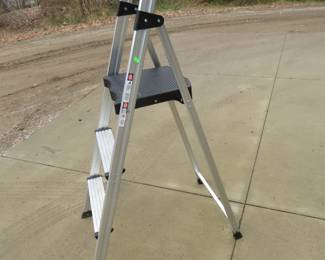 Lot 432. 3' TriCam step-ladder
