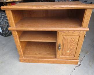 Lot 435. 33"x20"x29" entertainment center