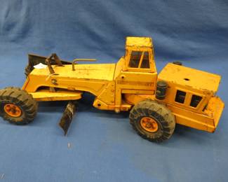 Lot 353. Vintage Tonka grader with side wing