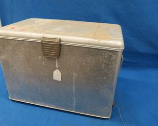 Lot 354. Vintage cooler
