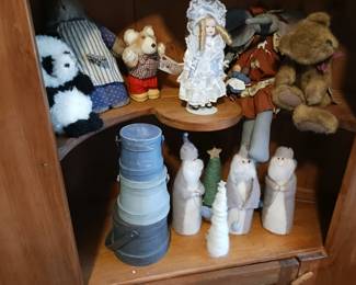 Holiday bears and dolls