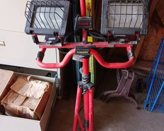 Portable shop lights on tripod stand
