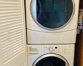 Kenmore Stackable Washer/Dryer.