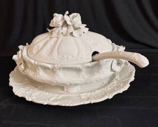 Ardalt Fiori-Bianco Italy 5620 Capodimonte Covered Soup Tureen with Ladle and Platter.