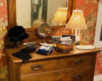 Vintage Antique 3 Drawer Dresser w/Mirror. Antique Table Lamp.