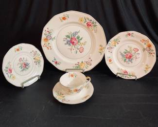 Theodore Haviland China Set. 24 Pieces.