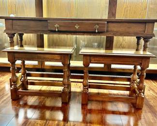 Sofa table with 2 matching stools