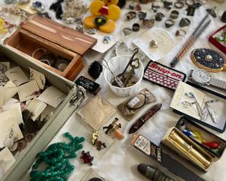 Parker and Schaffer pens, rings, bracelets, necklaces, earrings, Pins