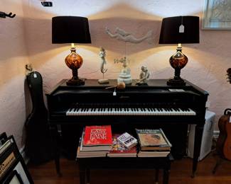 AERO SONIC PIANO, MUSIC, LAMPS 