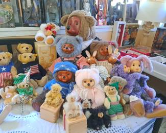 RAIKES BEARS - A BIG GROUP!