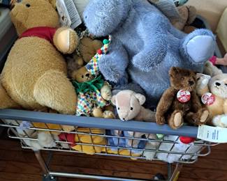 MANY PLUSH TOYS OF ASSORTED BRANDS