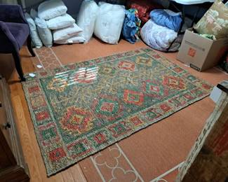 AREA RUG